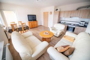 ferienwohnung11-kueche-esszimmer-wohnzimmer-1